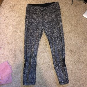 Cropped Lululemon leggings with pockets
